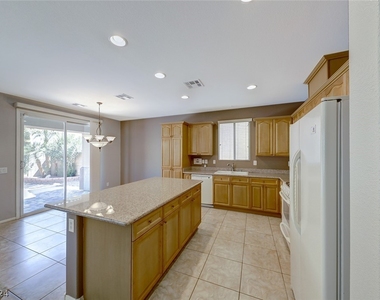 6154 Sugartree Avenue - Photo Thumbnail 8