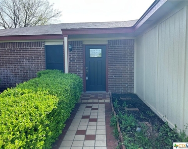 2604 Mark Drive - Photo Thumbnail 2