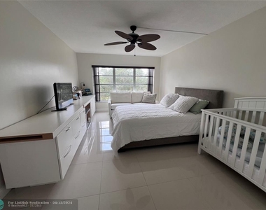 3200 N Palm Aire Dr - Photo Thumbnail 15