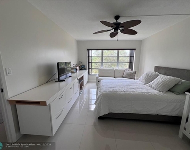 3200 N Palm Aire Dr - Photo Thumbnail 22