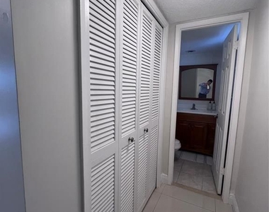 3200 N Palm Aire Dr - Photo Thumbnail 26