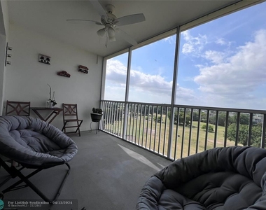 3100 N Palm Aire Dr - Photo Thumbnail 15