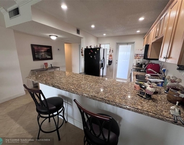 3100 N Palm Aire Dr - Photo Thumbnail 7