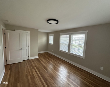 1214 Catawba Street - Photo Thumbnail 10