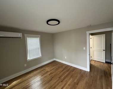 1214 Catawba Street - Photo Thumbnail 13