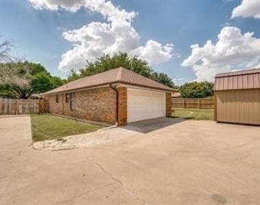 8820 Woodstream Drive - Photo Thumbnail 24