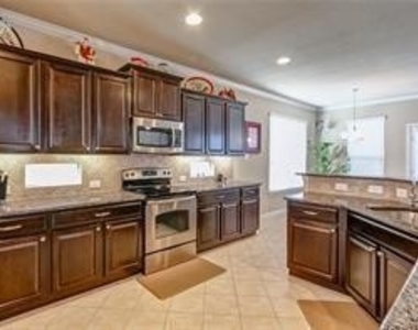 1709 Medina Lane - Photo Thumbnail 4