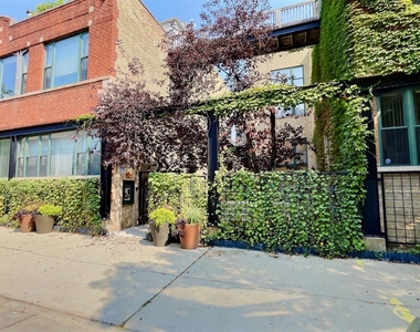 2943 N Lincoln Avenue - Photo Thumbnail 1