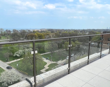 4900 N Marine Drive - Photo Thumbnail 15