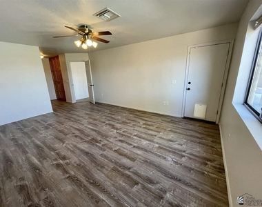 10614 S Del Vista Dr - Photo Thumbnail 7