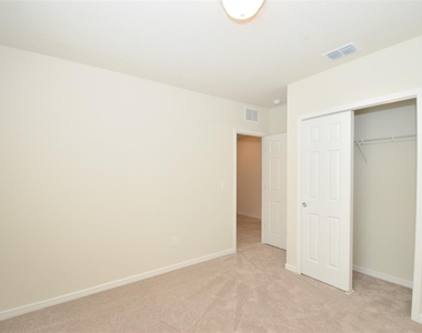 1647 Aspen Avenue - Photo Thumbnail 8