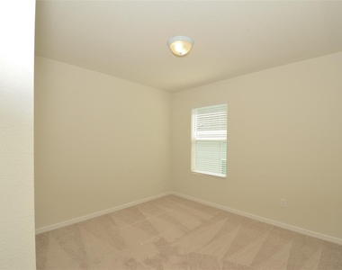 1647 Aspen Avenue - Photo Thumbnail 6