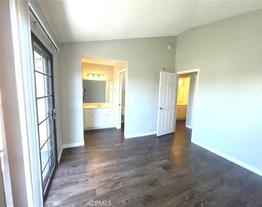 1130 Newport Avenue - Photo Thumbnail 10