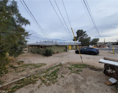 961 Manzanita Drive - Photo Thumbnail 2