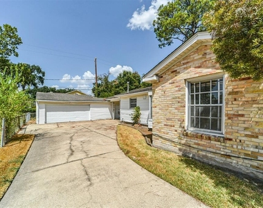 3423 Ozark Street - Photo Thumbnail 6