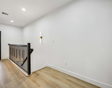 5421 Southlea Street - Photo Thumbnail 19