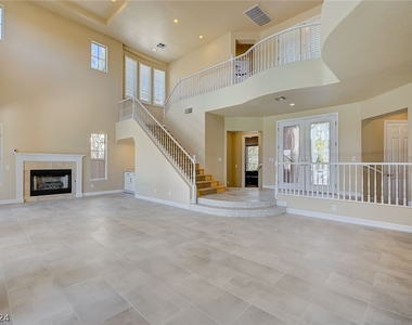 521 Pinnacle Heights Lane - Photo Thumbnail 3