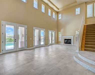 521 Pinnacle Heights Lane - Photo Thumbnail 2