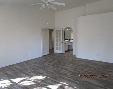 4528 Townview Drive - Photo Thumbnail 12