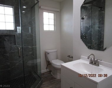 4528 Townview Drive - Photo Thumbnail 11