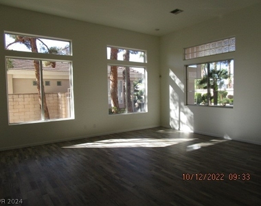 4528 Townview Drive - Photo Thumbnail 2