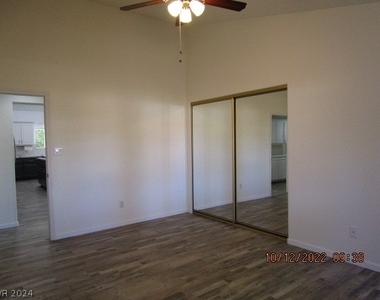 4528 Townview Drive - Photo Thumbnail 10