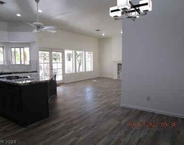 4528 Townview Drive - Photo Thumbnail 8