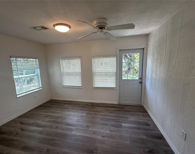 1818 San Mateo Drive - Photo Thumbnail 17