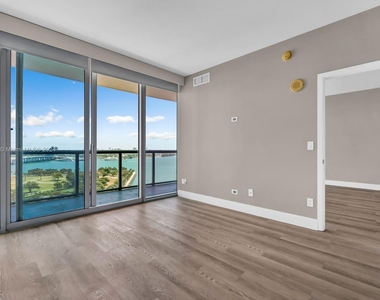 888 Biscayne Blvd - Photo Thumbnail 10