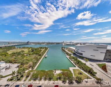 888 Biscayne Blvd - Photo Thumbnail 16