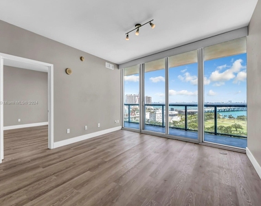 888 Biscayne Blvd - Photo Thumbnail 1