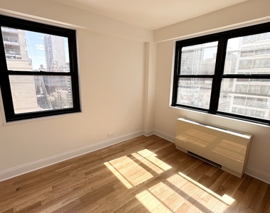 305 East 86th Street - Photo Thumbnail 4