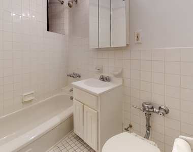 318 East 89th Street - Photo Thumbnail 4