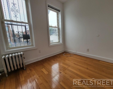 274 Sumpter Street - Photo Thumbnail 6