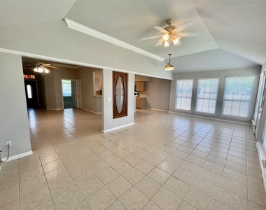 1802 Laurel Ln - Photo Thumbnail 11