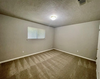 1802 Laurel Ln - Photo Thumbnail 15