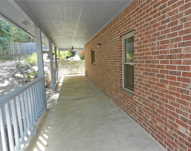 105 Fallbrook Ct - Photo Thumbnail 3