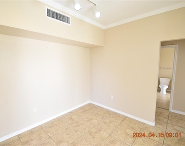 10502 Windsor Lake Court - Photo Thumbnail 7