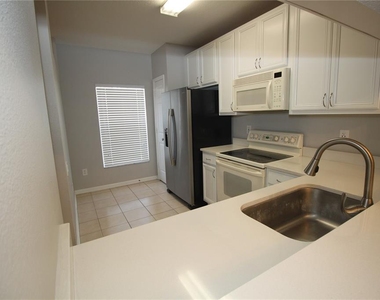 2881 Woodlands Park Court - Photo Thumbnail 7