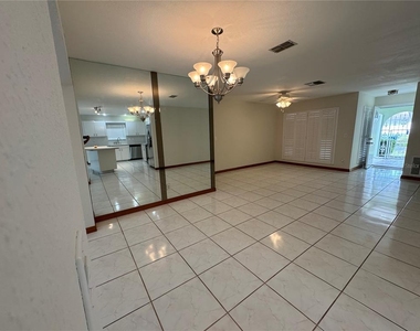 8725 Aruba Lane - Photo Thumbnail 16