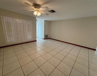 8725 Aruba Lane - Photo Thumbnail 5