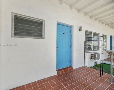 8135 Crespi Blvd - Photo Thumbnail 17