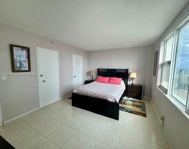 9195 Collins Ave - Photo Thumbnail 11