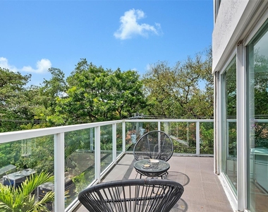 1528 Brickell Ave - Photo Thumbnail 0