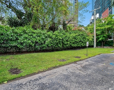 1528 Brickell Ave - Photo Thumbnail 23