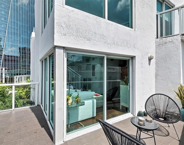 1528 Brickell Ave - Photo Thumbnail 1