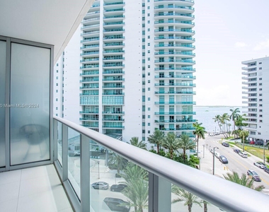 1300 Brickell Bay Dr - Photo Thumbnail 4