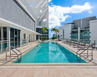 1300 Brickell Bay Dr - Photo Thumbnail 5