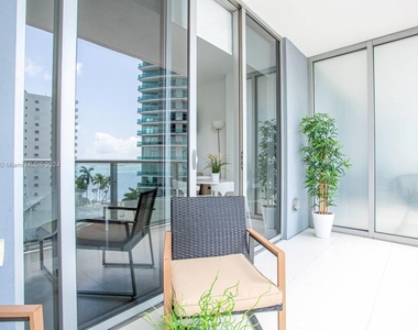 1300 Brickell Bay Dr - Photo Thumbnail 13