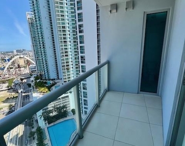 888 Biscayne Blvd - Photo Thumbnail 14